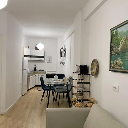 Sunny Cosy Flat In Tirana *