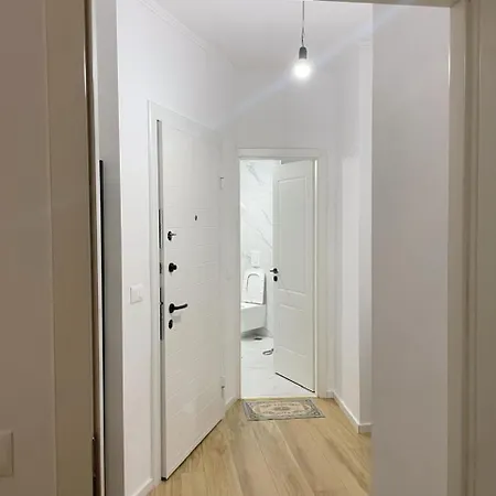 Sunny Cosy Flat In Tirana Appartement
